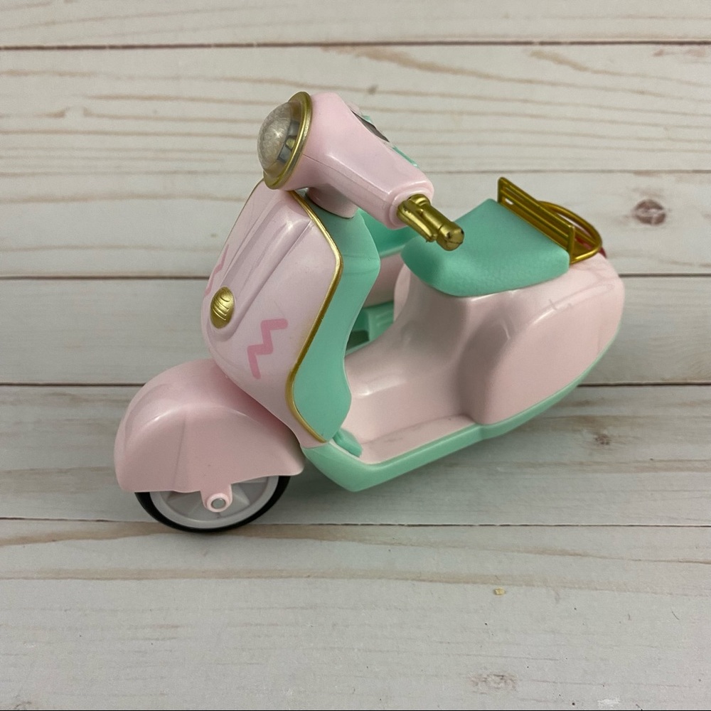 Battat Lori Doll Scooter Let’s go for a spin 6” FM Radio